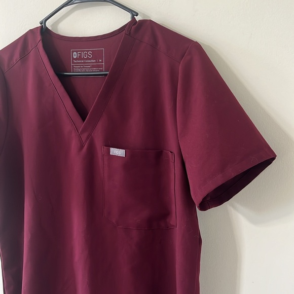 FIGS Catarina One-Pocket Scrub Top Burgundy Size Medium - Picture 4 of 8